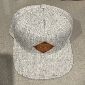 RVCA Snapback Mid Fit